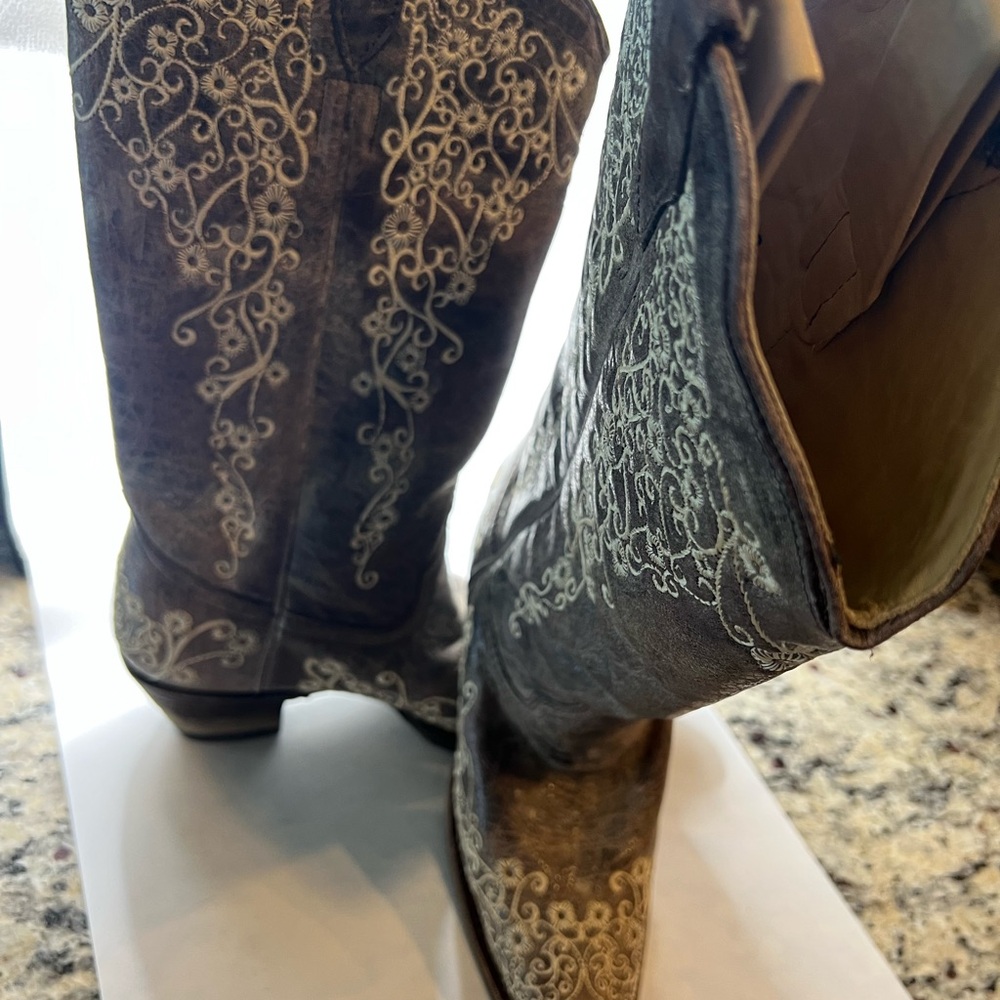 Elegant Embroidered Heeled Boots